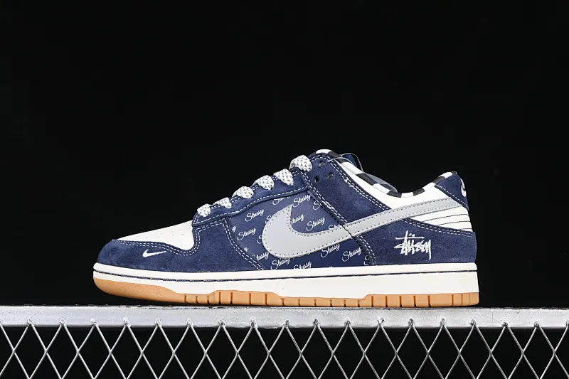 All categories Nk SB Dunk Series Nk SB Dunk Low High-end customized low-top sneakers Nk SB Dunk Low Stusi co-branded Raw rubber blue suede Anniversary high-end customized low-top casual sneakers XS1086-009